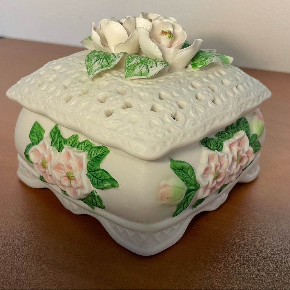 Trade Wind Bay Porcelain Botanical Trinket Box